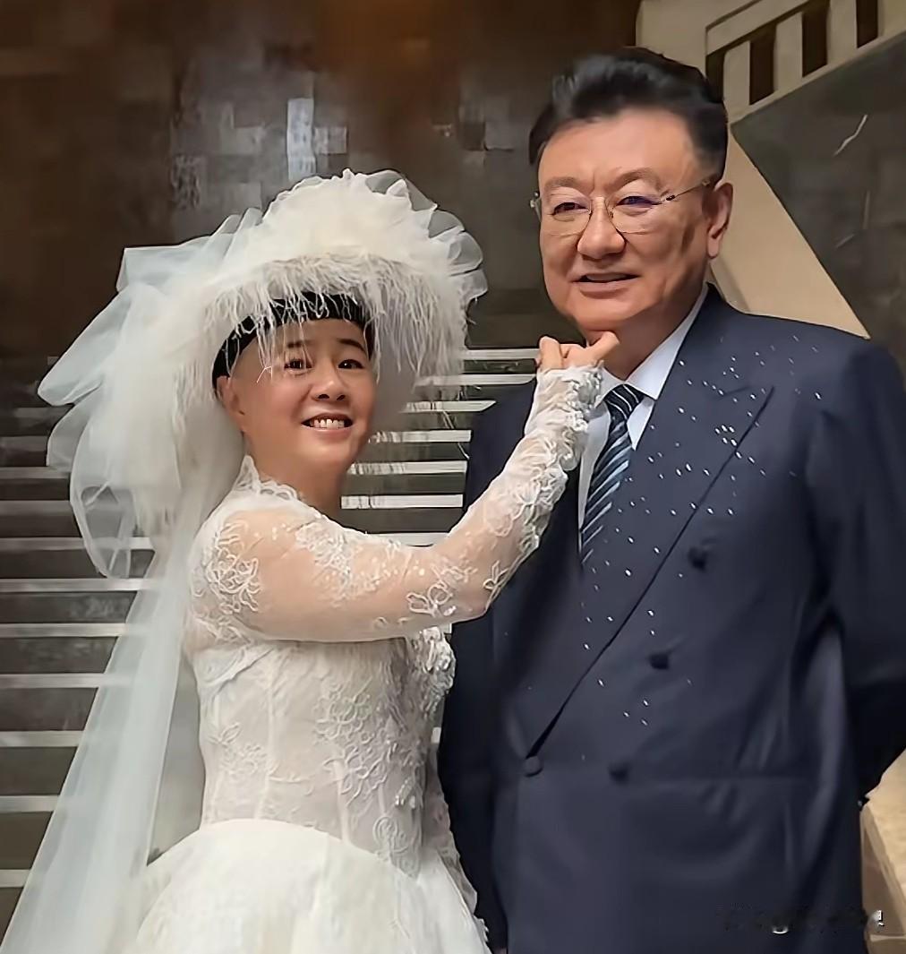 此一时，彼一时。如今的刘纯燕，底气超过了老公。年轻时，她个子矮，一身的娃娃气，总