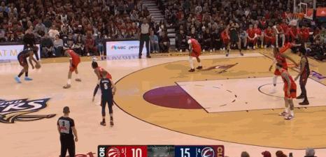 哈登突破上篮！！ 