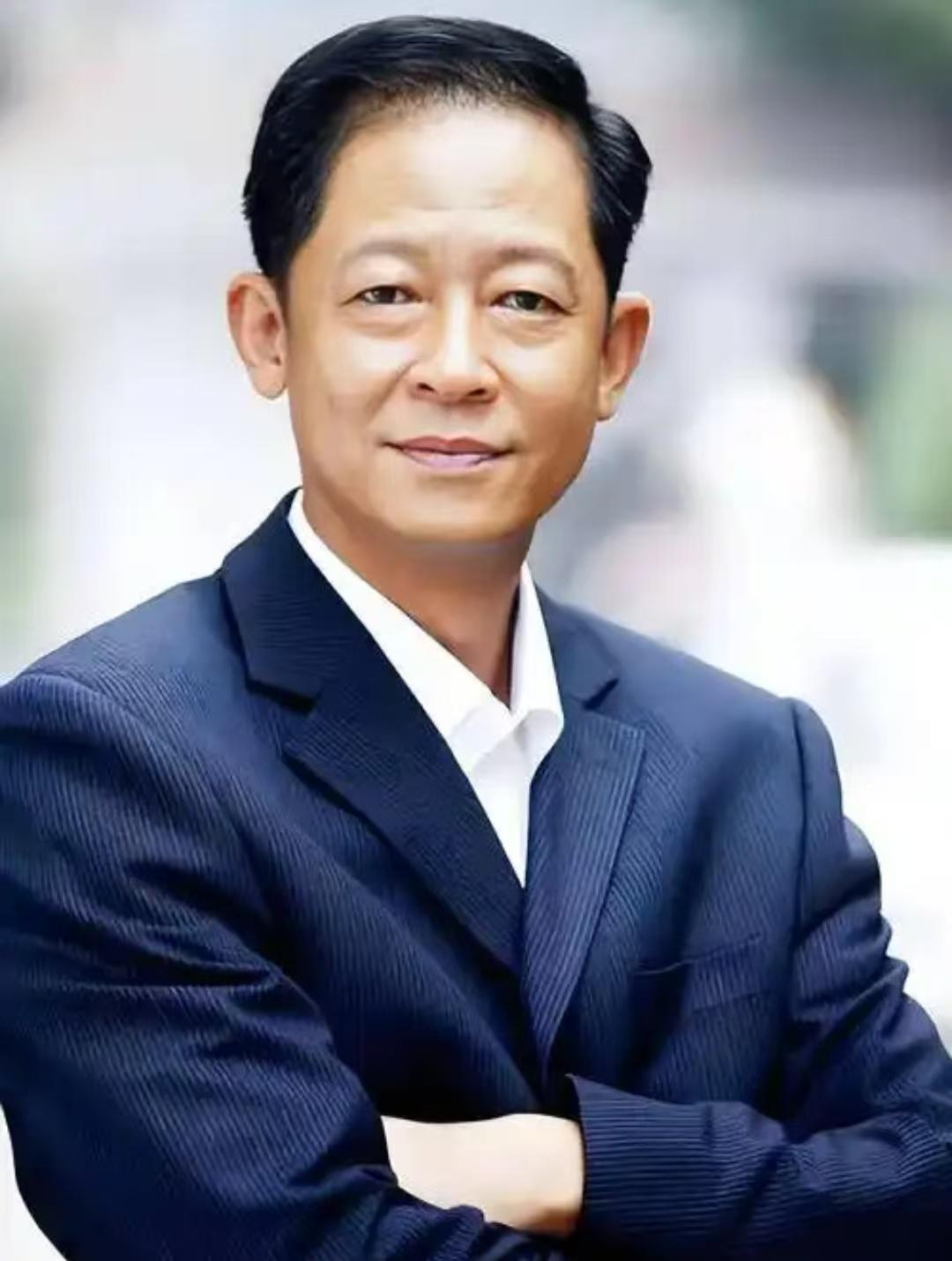 一位智者说：
钱的背后是事
事的背后是人
人的背后是命
命的背后是道。


01