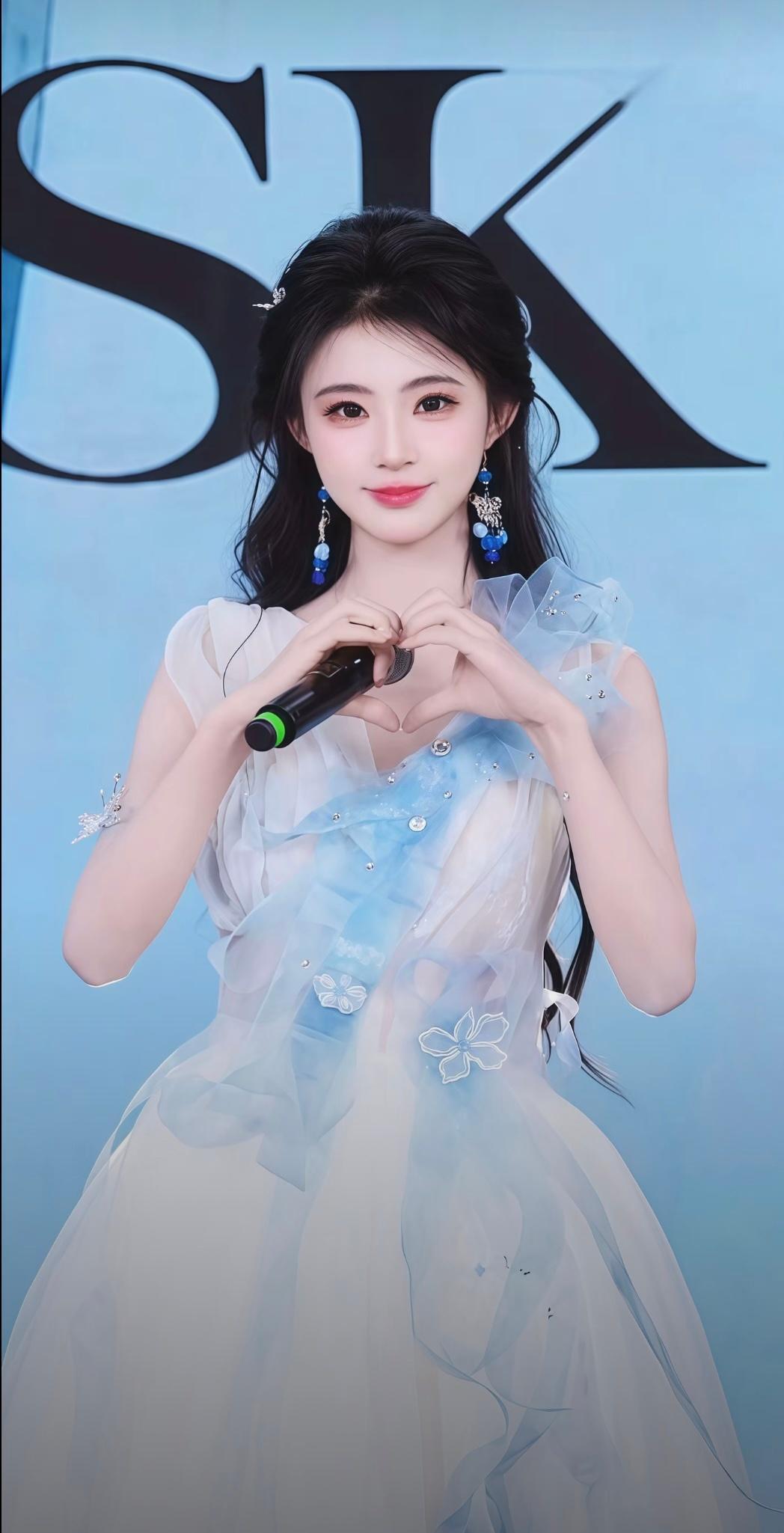 sk卡卡 于是世界变小 我只看向自己的眼睛cr.螺蛳粉大王老师sk卡卡直播 kk