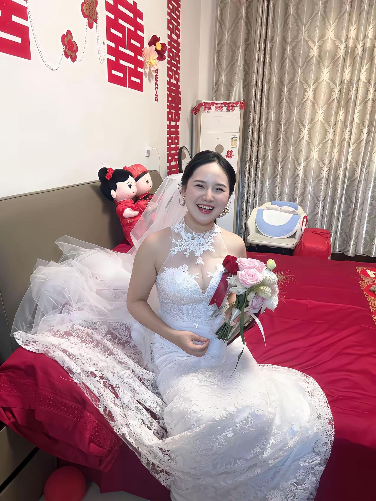 上联：夫妻本是同林鸟，诚邀下联穿上婚纱共白头。