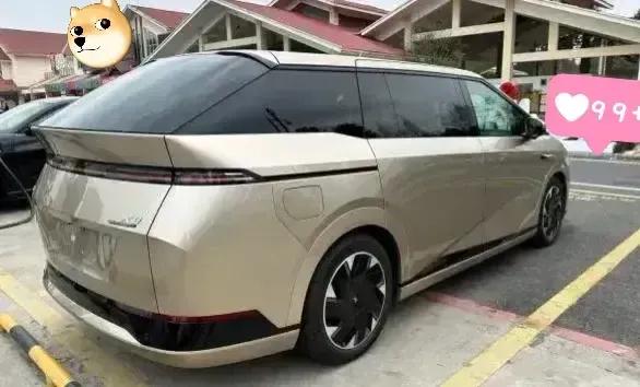 #新势力MPV你看好谁#
买车的朋友们注意了，
来看看帅气的小鹏汽车吧！

小鹏