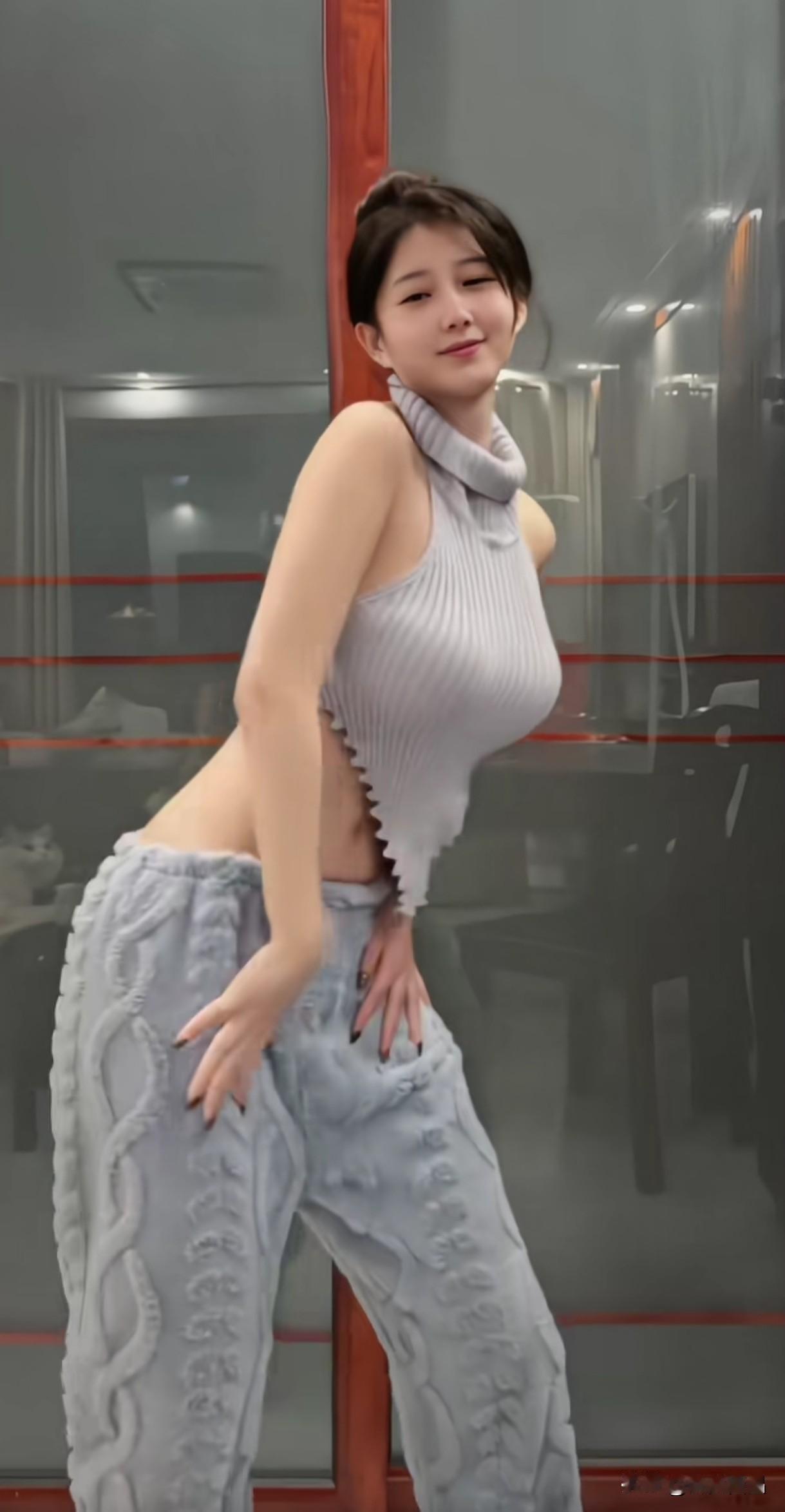 日曆古詩  2025.11.7
《立冬》  唐/李白
冻笔新诗懒写
寒炉美酒时温