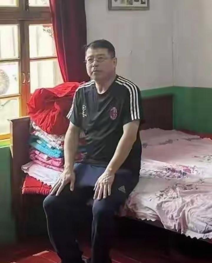 还记得央视主持人阿丘？
本名邱孟煌的他，当年在荧幕上凭借接地气的主持风格圈粉无数