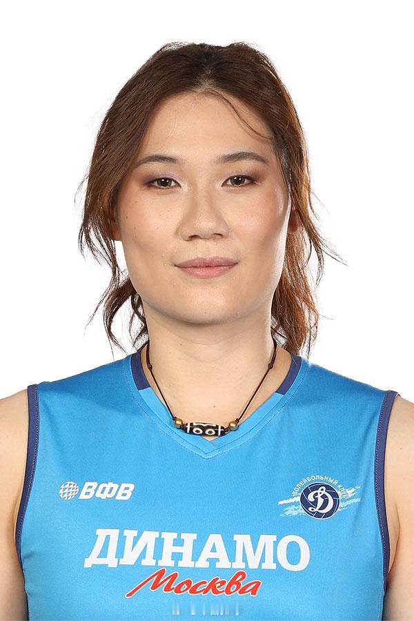 排球明星  北京台解说员在直播中透露， 王云蕗  或在本周末回京，将效力母队、征