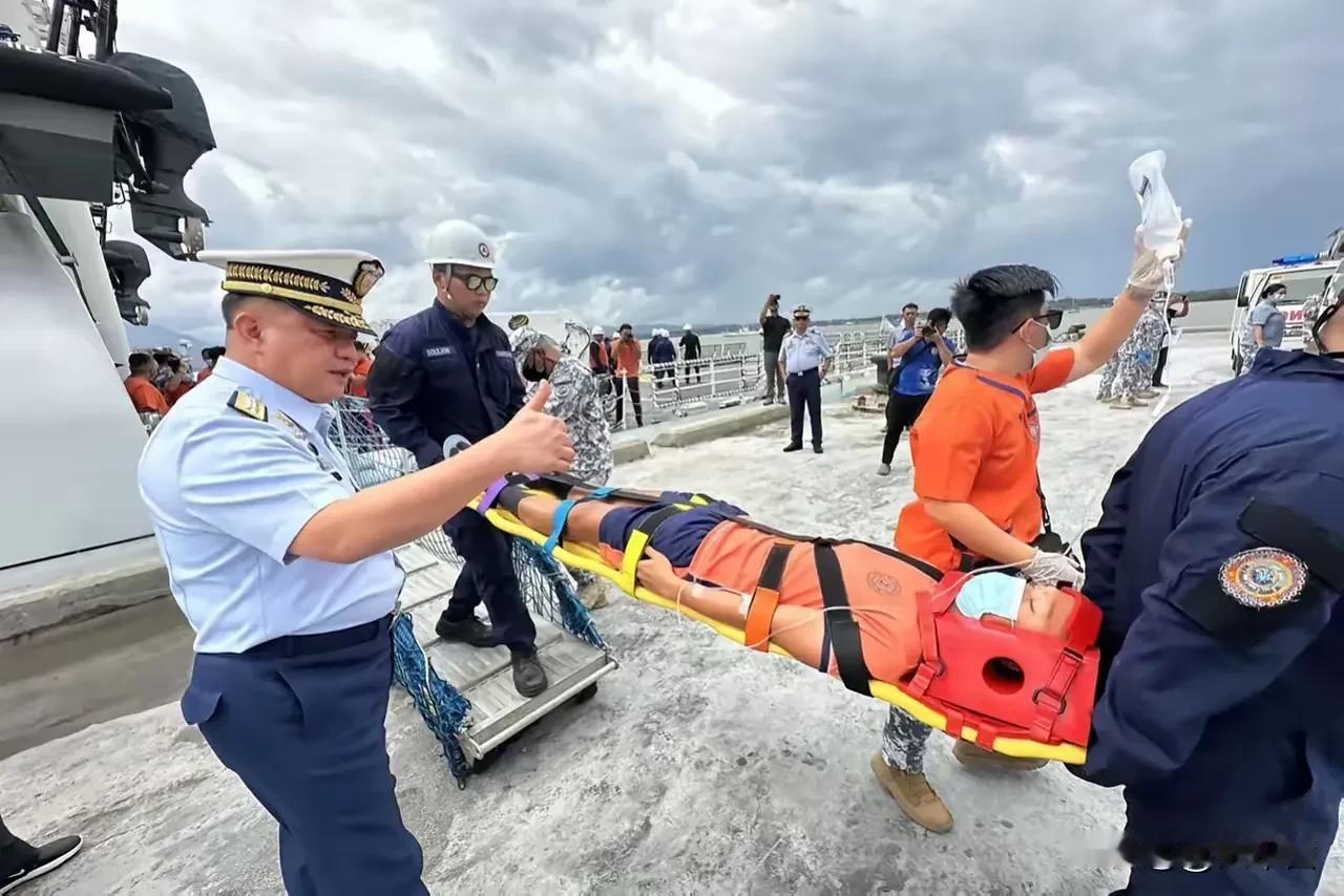 惨状连连！菲9701号船撤离仙宾礁，归途至巴拉望岛公主港之际，一幕幕令人心酸的场