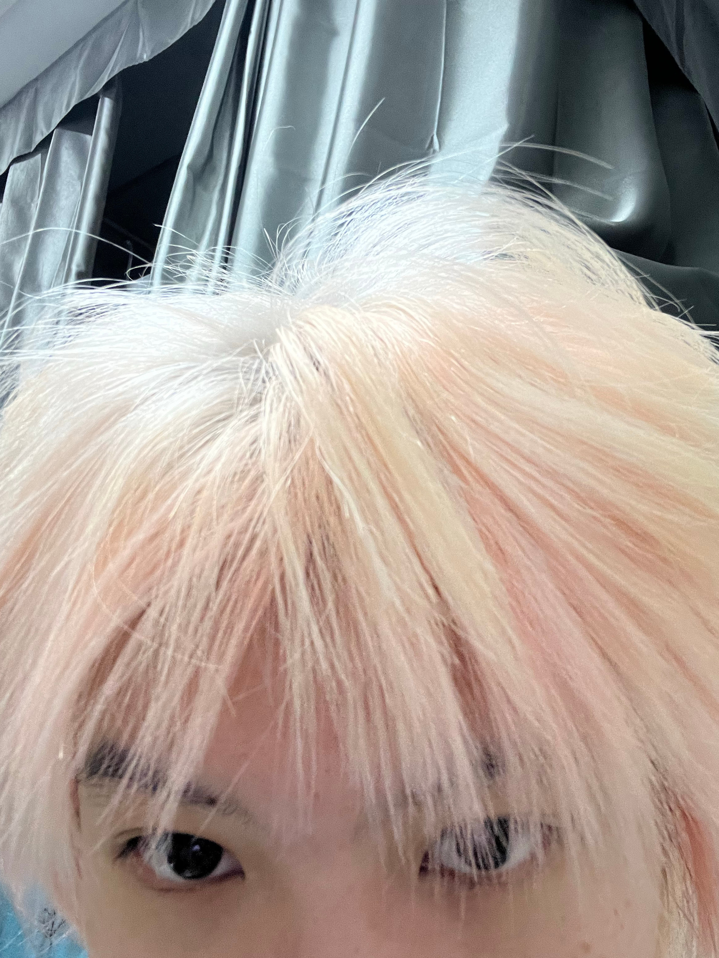 粉色掉色太快了！我6号染完，10号颜色就掉光了，10号晚上又补了一次颜色，三天后
