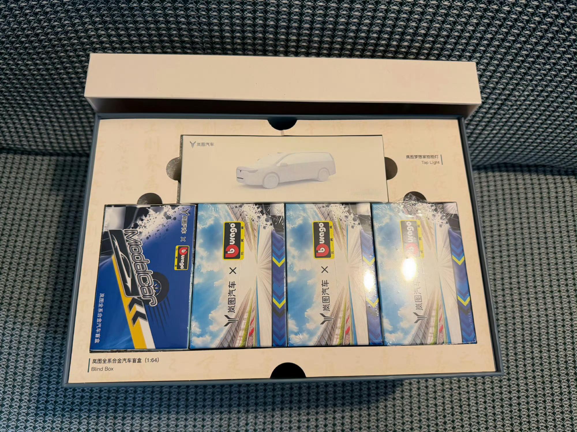 来吧，选个小可爱送品牌模型盲盒和冰箱贴，再选三个小可爱喝星巴克，右边评论区见网页