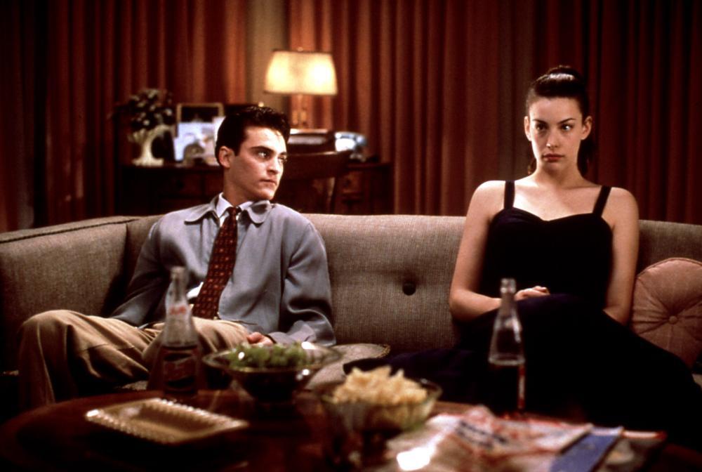 年轻时的丽芙・泰勒真的美到犯规！
19岁的她正是颜值巅峰，那张仙气飘飘的脸，美到