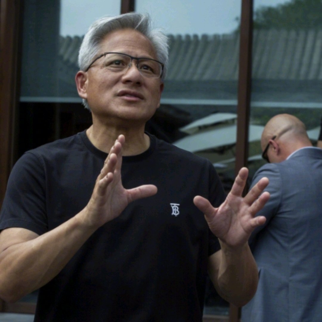 黄仁勋预测下一家万亿美元市值公司黄仁勋在Computex期间与迈威尔科技CEO马