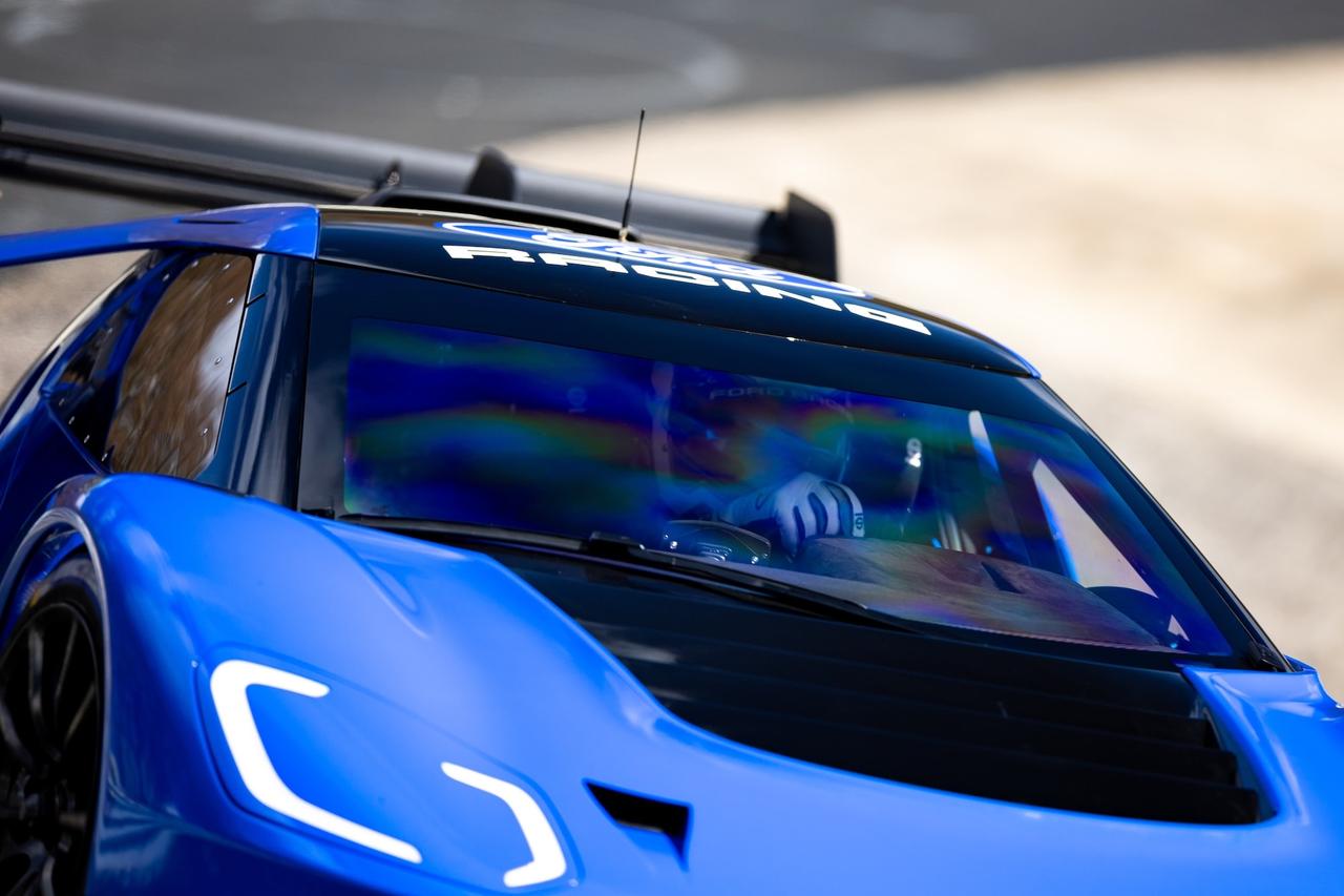 这是纽博格林赛道上速度最快的美国车，
福特GT Mk IV，它甚至超越了德国梅赛