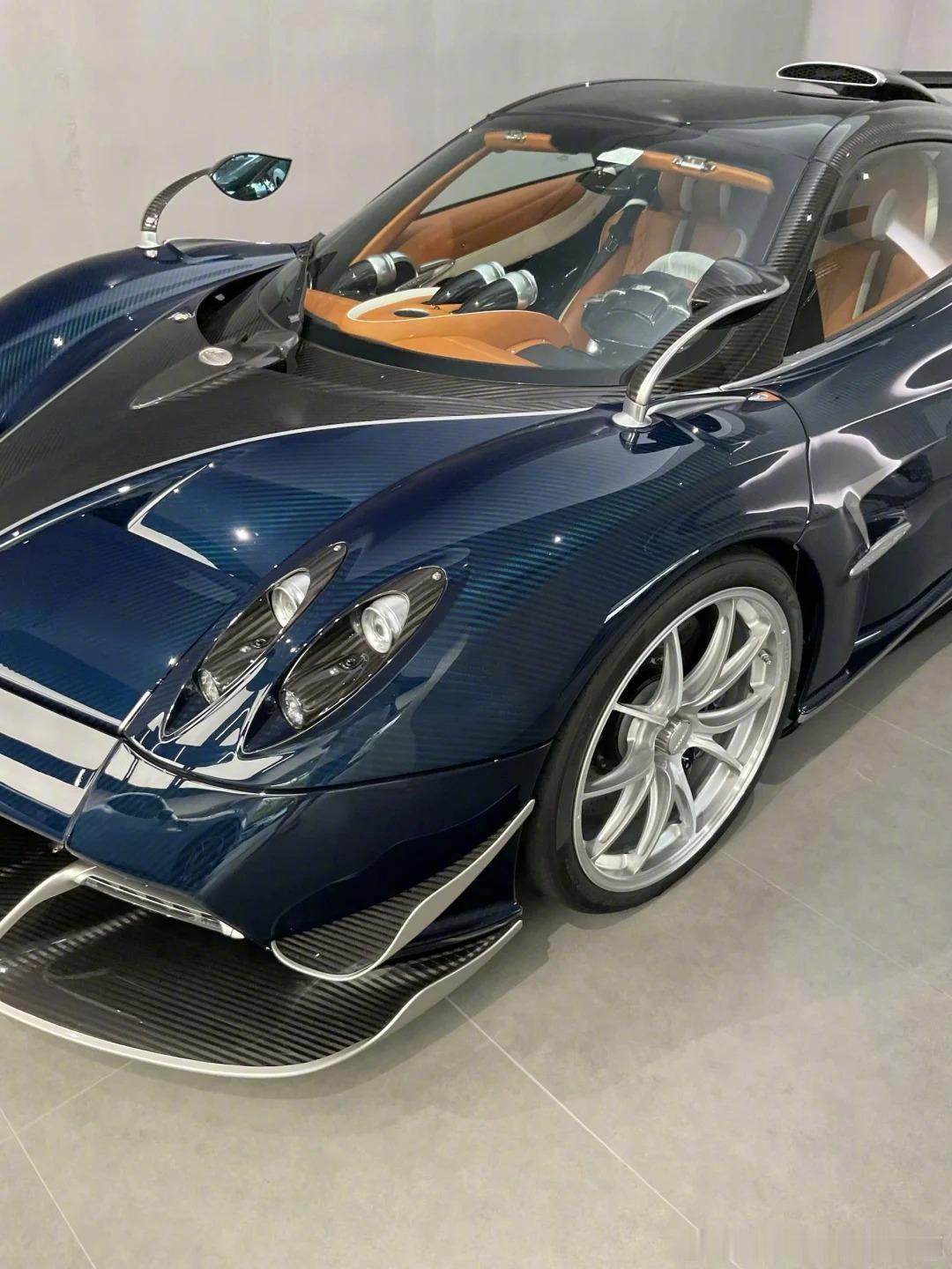 Huarya Roadster Tempesta，这个颜色给人一种沉稳的帅感