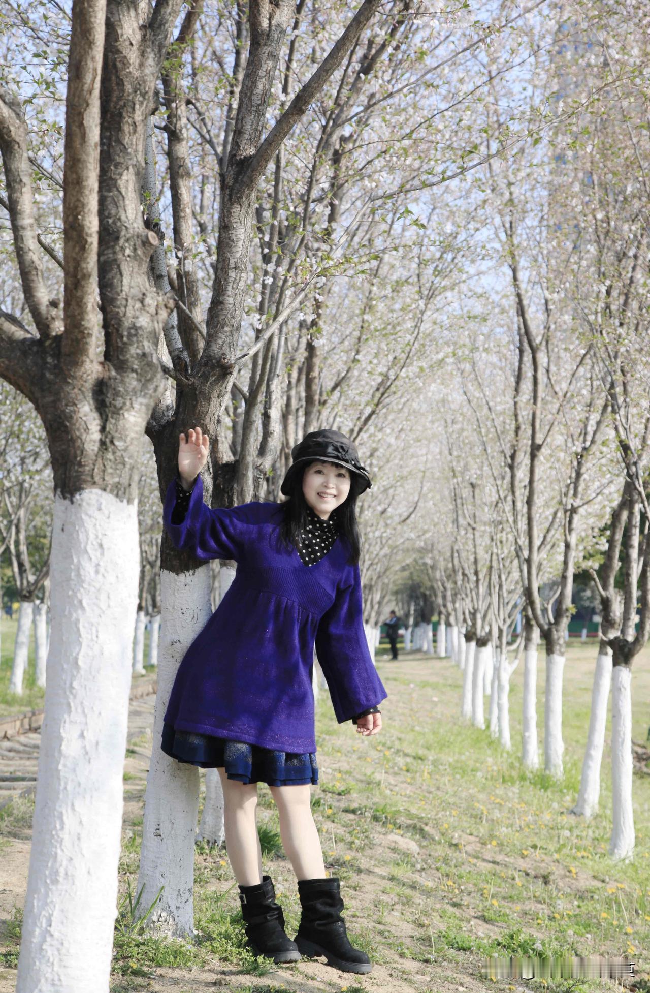 铁轨，樱花…
春和景明，在铁路公园拍美照，虚度时光[尬笑]