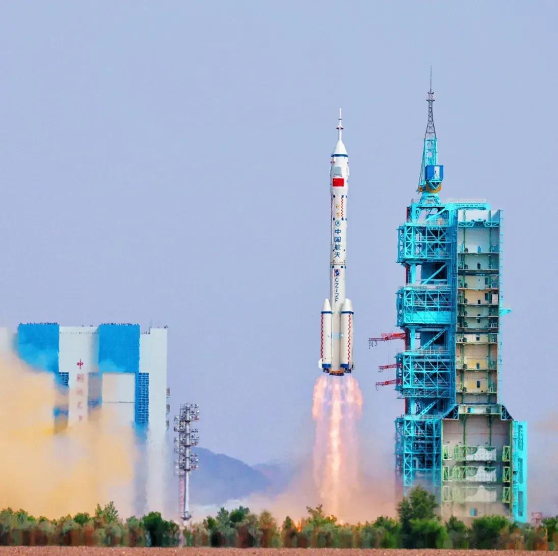 中国🇨🇳空间站的定期航班已经开通，在中国上太空不一定会开飞机，也不用是有钱人