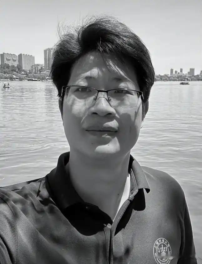 5月3号，上海科技大学发了个讣告，生命科学与技术学院的王晨辉教授，为了救落水的亲