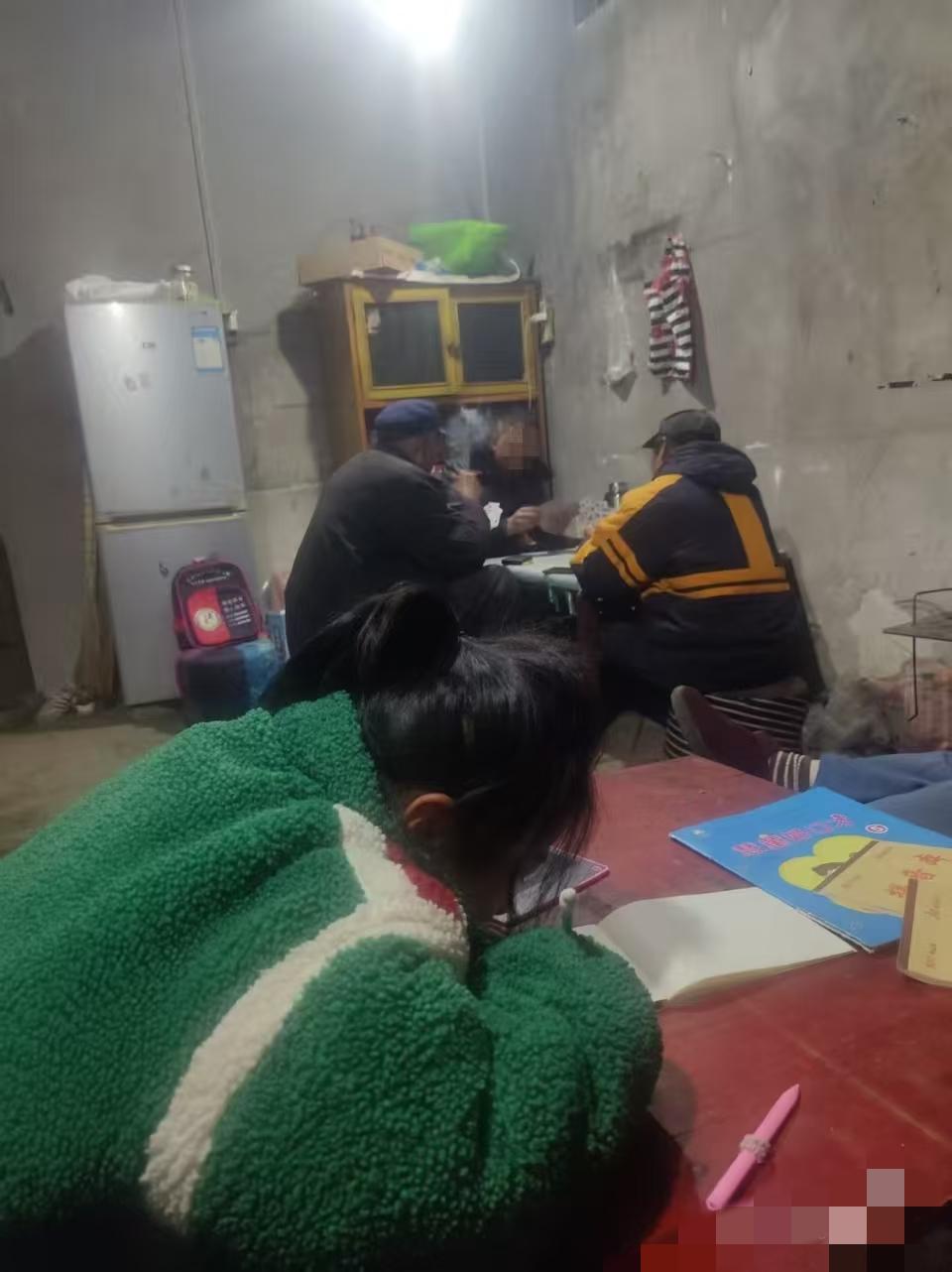 这样的环境对孩子好吗？有时候不生也是一种善良…