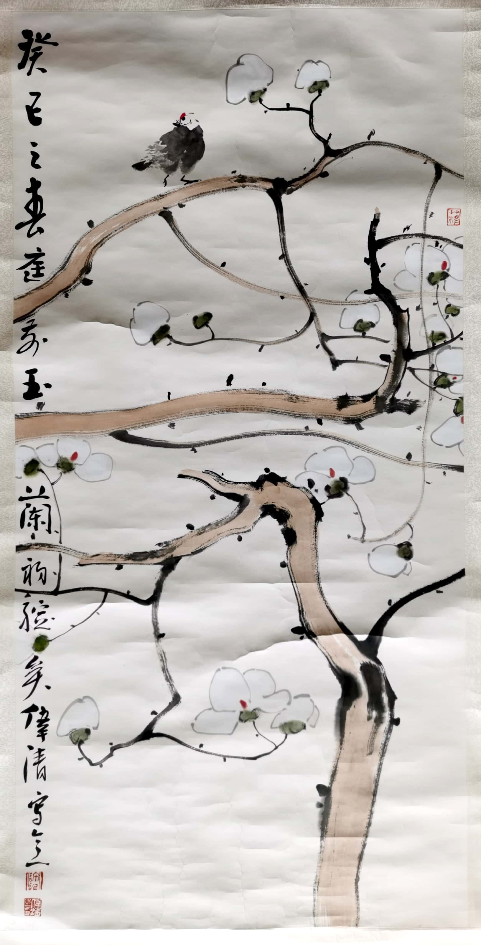 《墨韵生香，清雅脱俗》画家以写意笔法，将玉兰花的神韵展现得淋漓尽致。不拘泥于形似