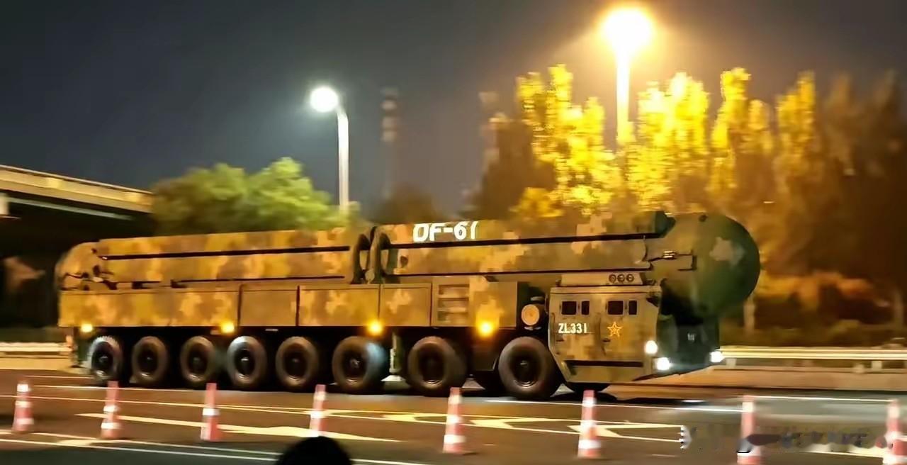 跳过51，直接东风61!
1、射程25000公里，距离不是问题，意味着可以打击全