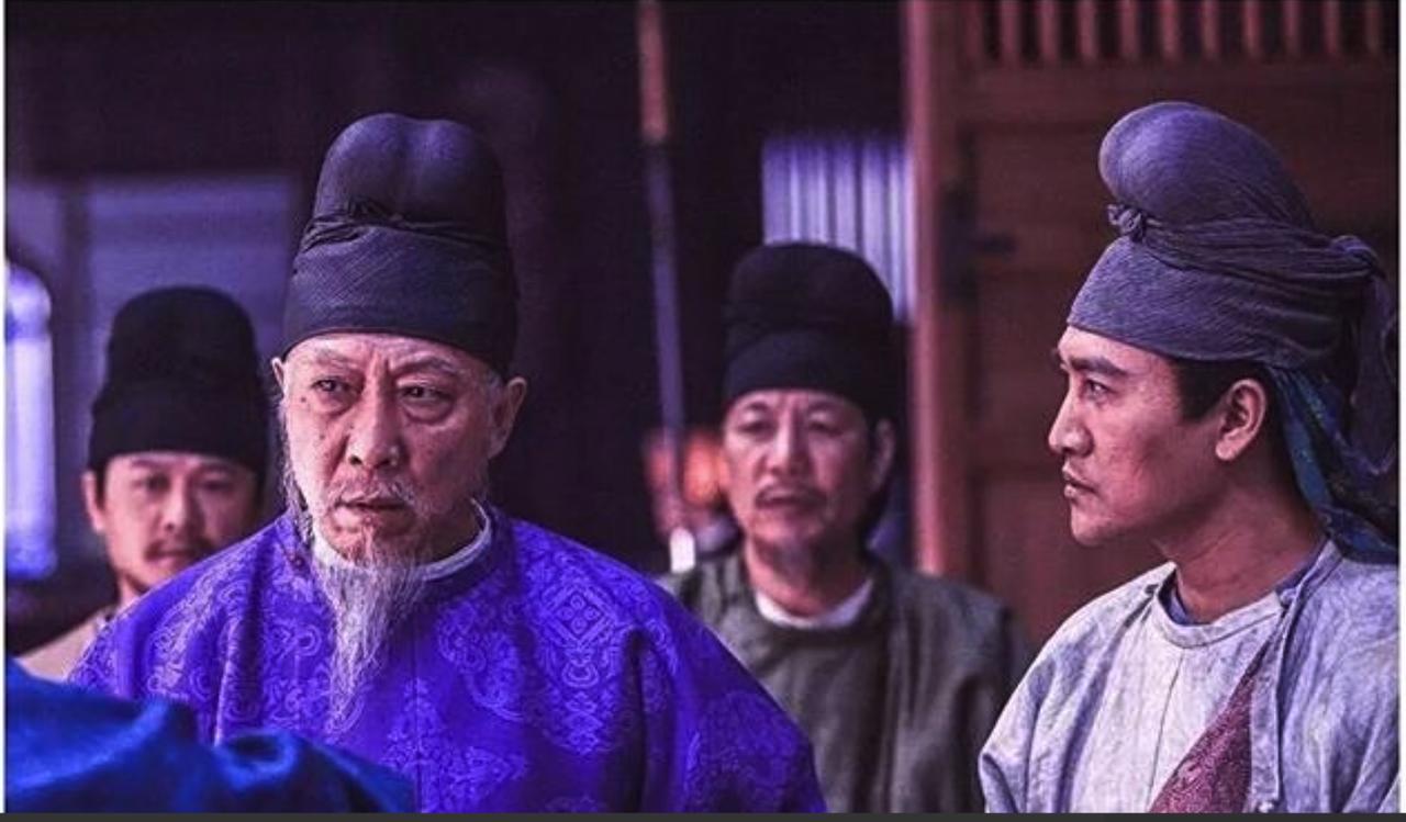 唐朝末年，前宰相王铎带着三百多家眷告老还乡。一行人被 “土匪” 全杀了，没留一个