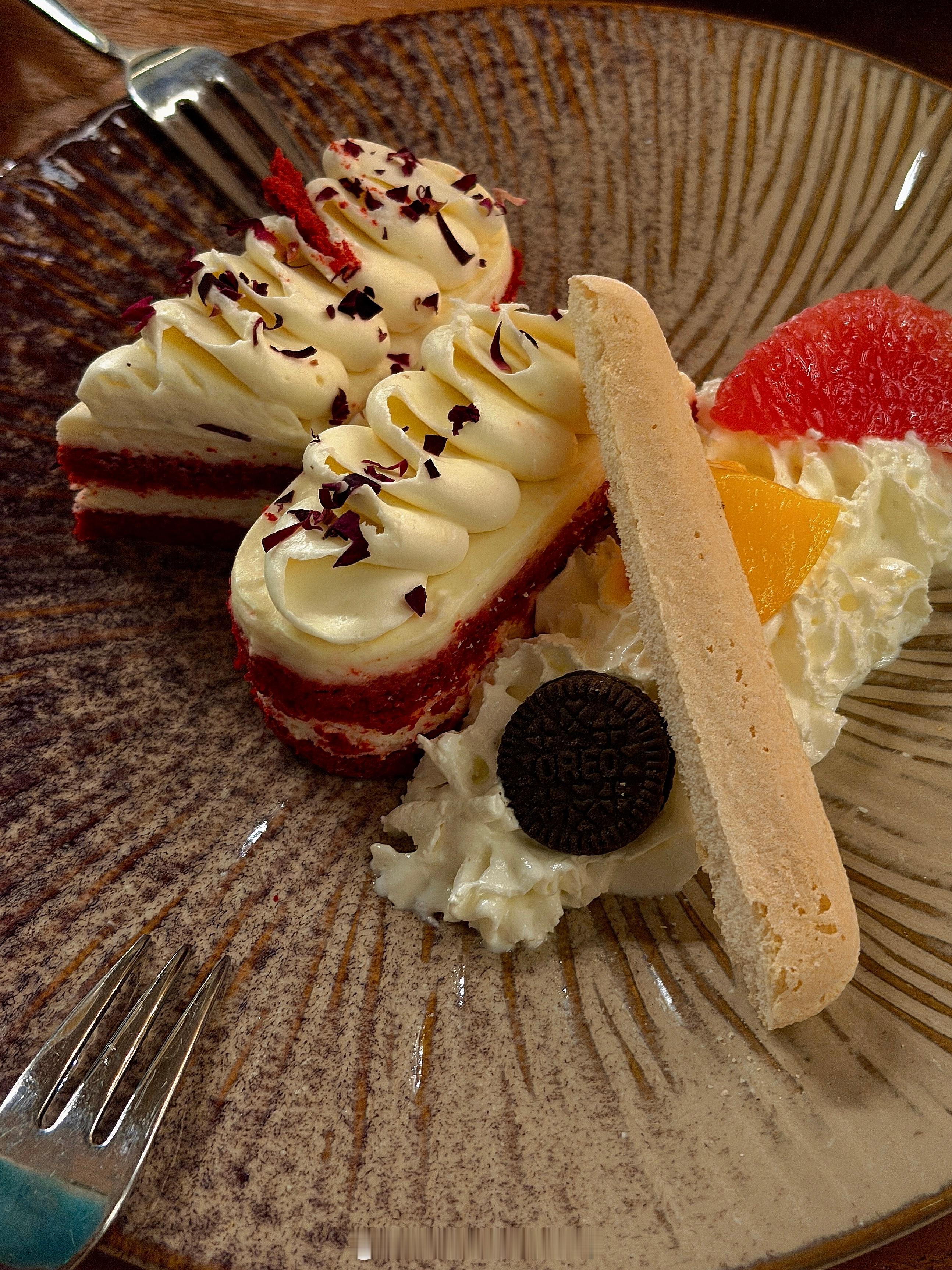 詹姆斯过生日，我吃个小蛋糕不过分吧？