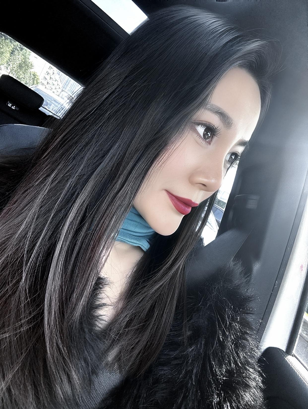 车外风景美，车中人儿娇。