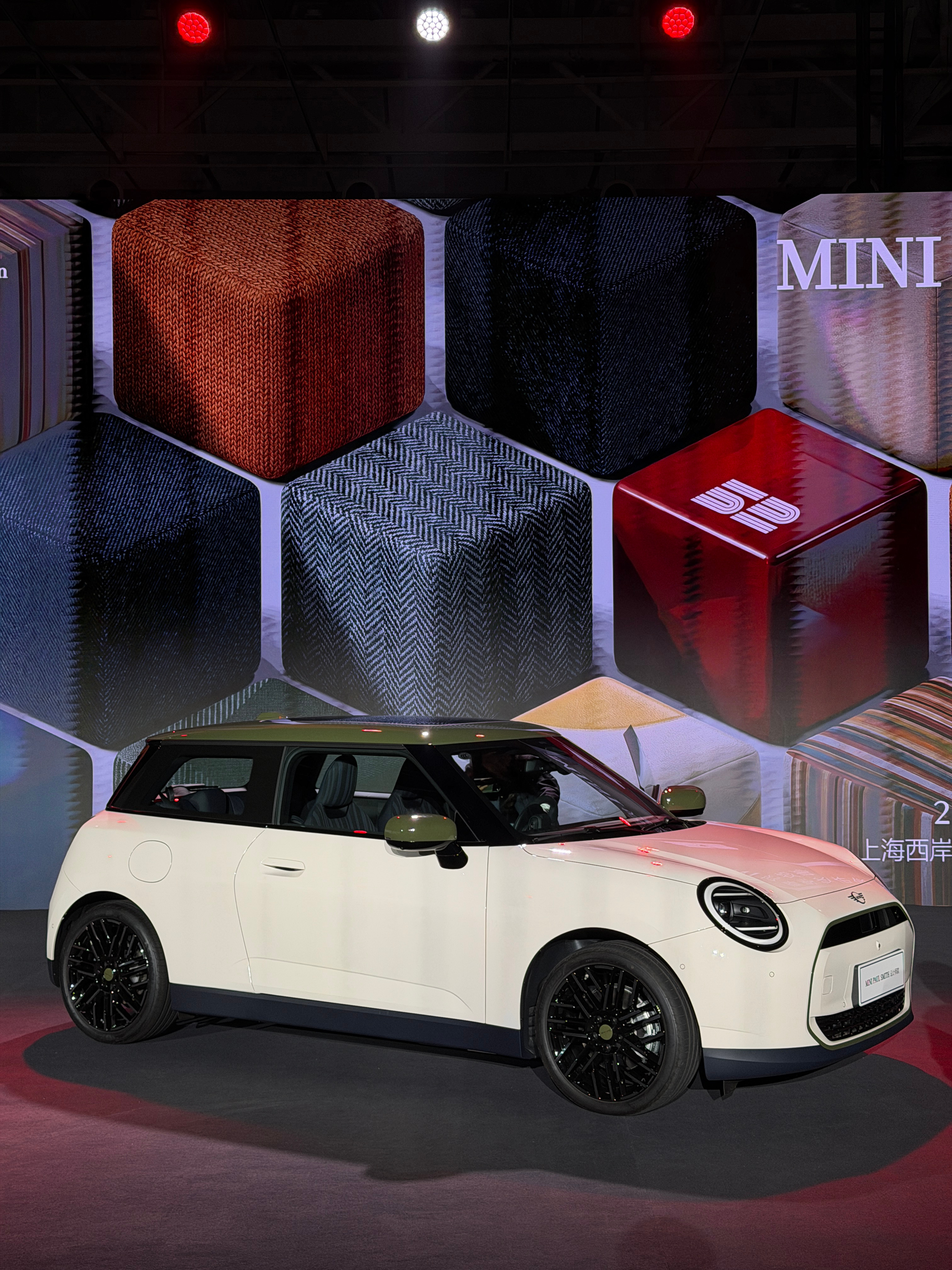 MINI PAUL SMITH 设计款21万七千八，最喜欢羊毛纸白这个颜色，温润