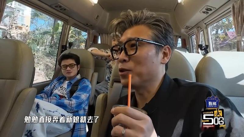 李乃文说王勉奔着新娘就去了邓超听见跳舞就来劲哈哈哈哈哈 邓超对跳舞的执念有多深？