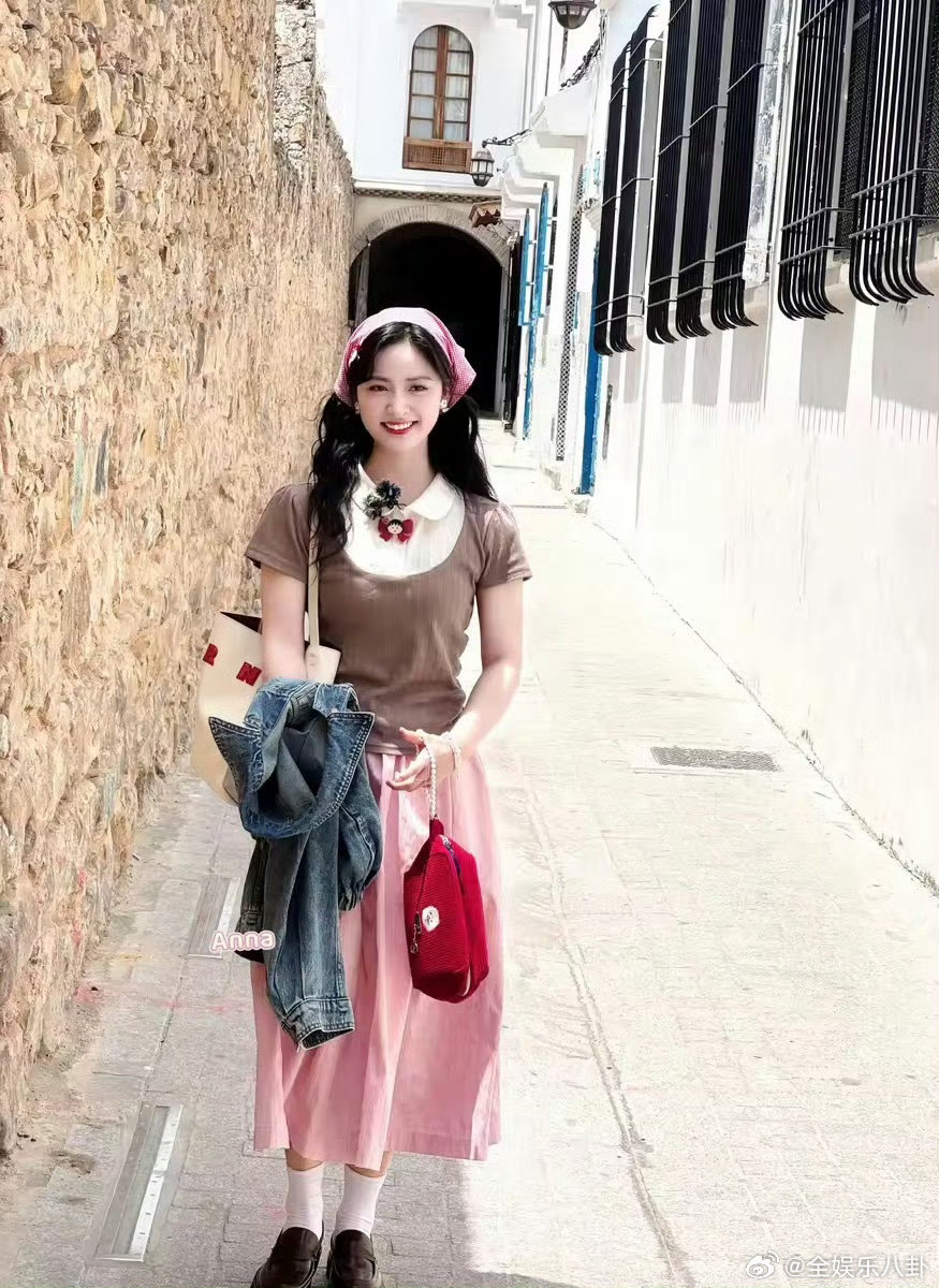 沈月元气小厨娘look好养眼中餐厅名场面中餐厅 天呐！沈月解锁的元气小厨娘loo