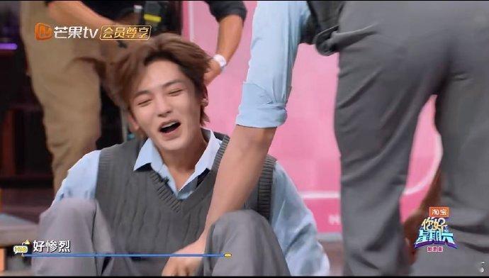 侯明昊靠核心力量碾压比赛你好星期六看侯明昊碾压比赛简直太过瘾了！核心力量扎实，每