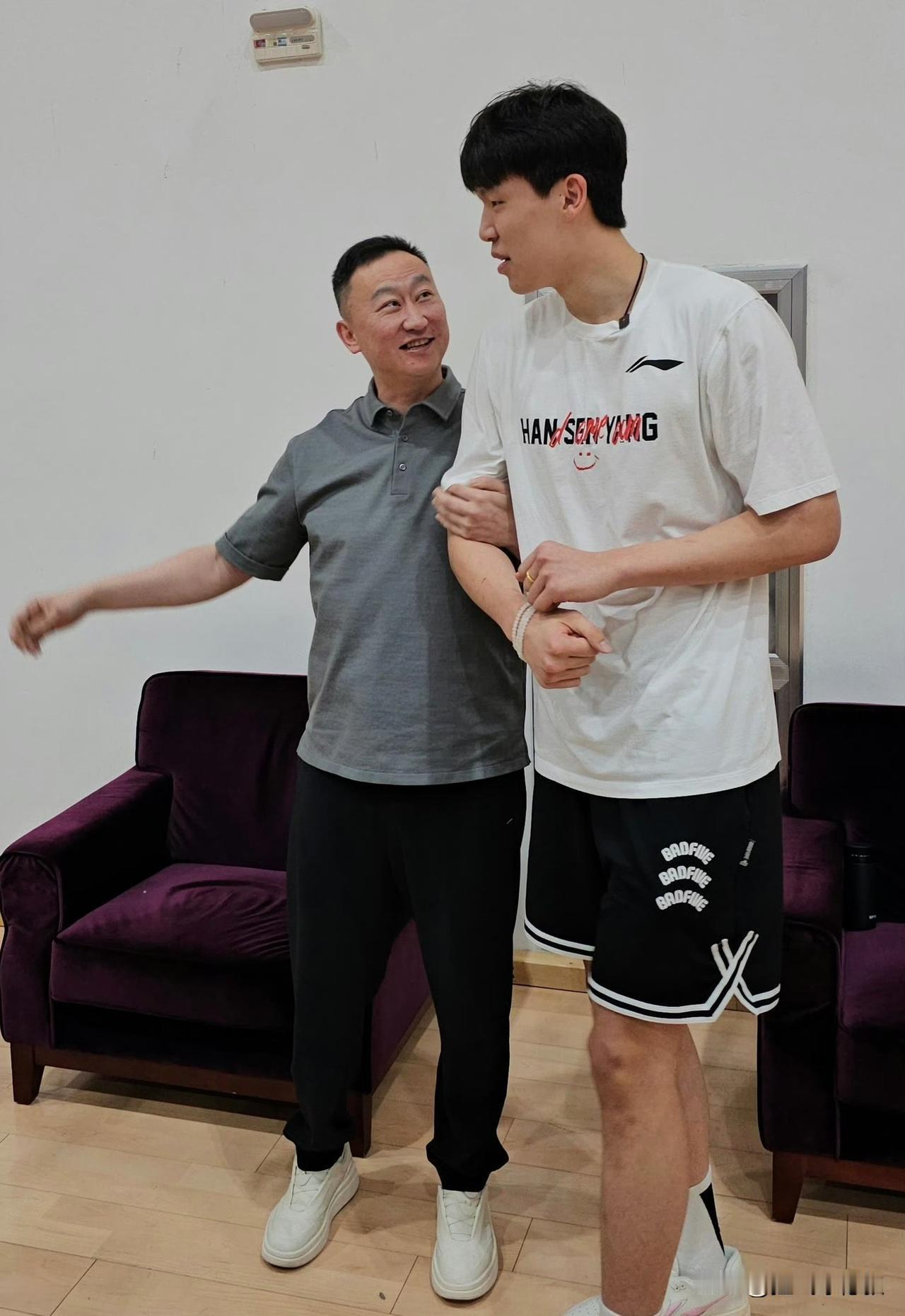 刘维伟飞赴波特兰！中国篮球最强后盾，见证杨瀚森NBA首秀时刻！

家人们！这波操