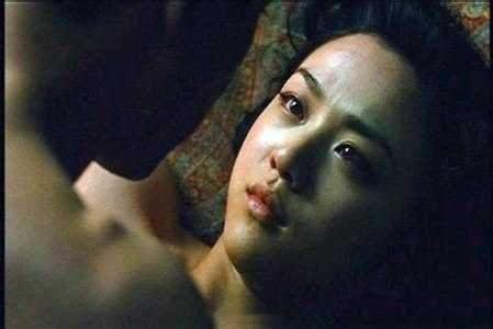 汤唯之前刚拍完《色戒》，便有人对她男友田雨说：“哥们儿，你现在很红啊。”汤唯当时
