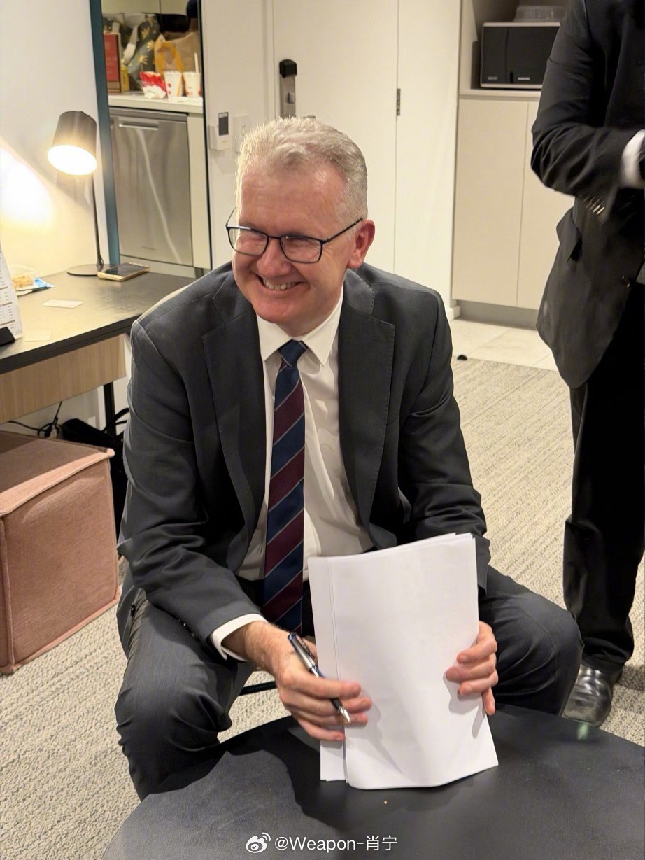 美以伊冲突 澳大利亚官员签署政治避难文件，收留5名叛逃的伊朗女运动员。 