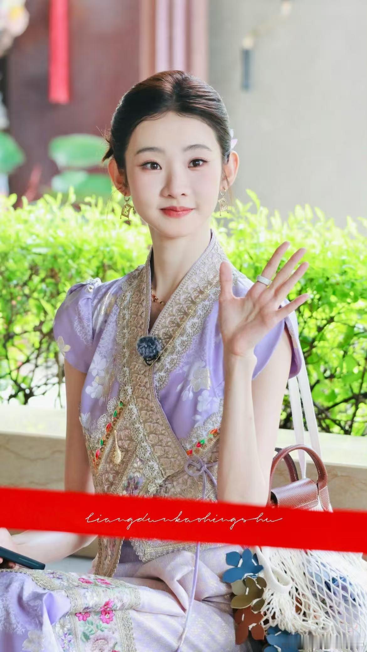 张艺凡演我玩密室张艺凡胆子瘦嘟嘟的 没有偶像包袱，被吓到也大大方方展现出来，综艺