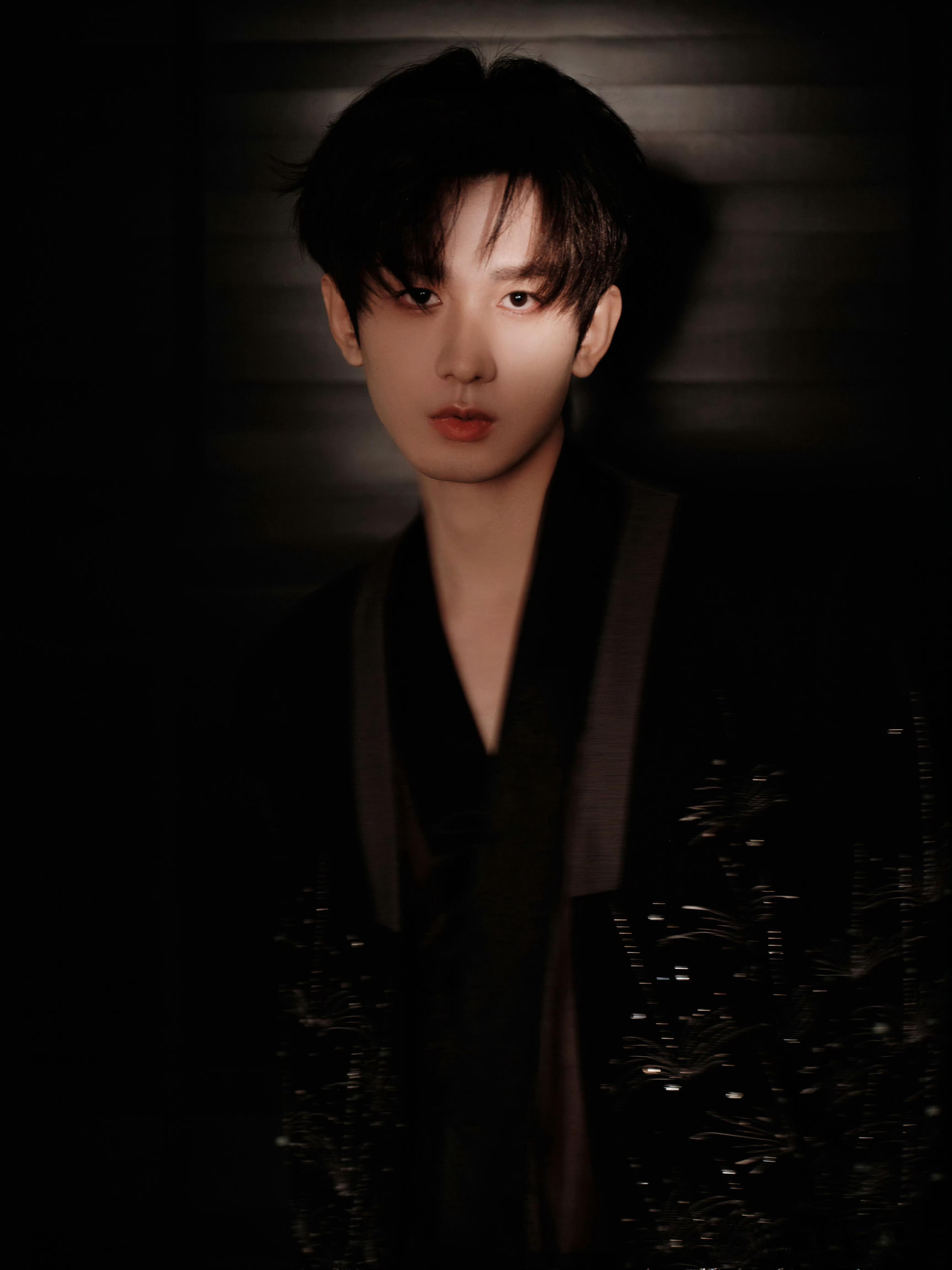 成毅两京十五日cy成毅朱瞻基我正开着灯玩手机，忽然觉得周围都暗了下来，原来是手机