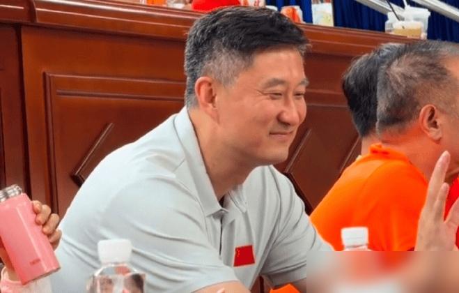 广东队要是真放走他，那才是真傻了！
最近老有人传，说杜锋要离开广东队。
看看
