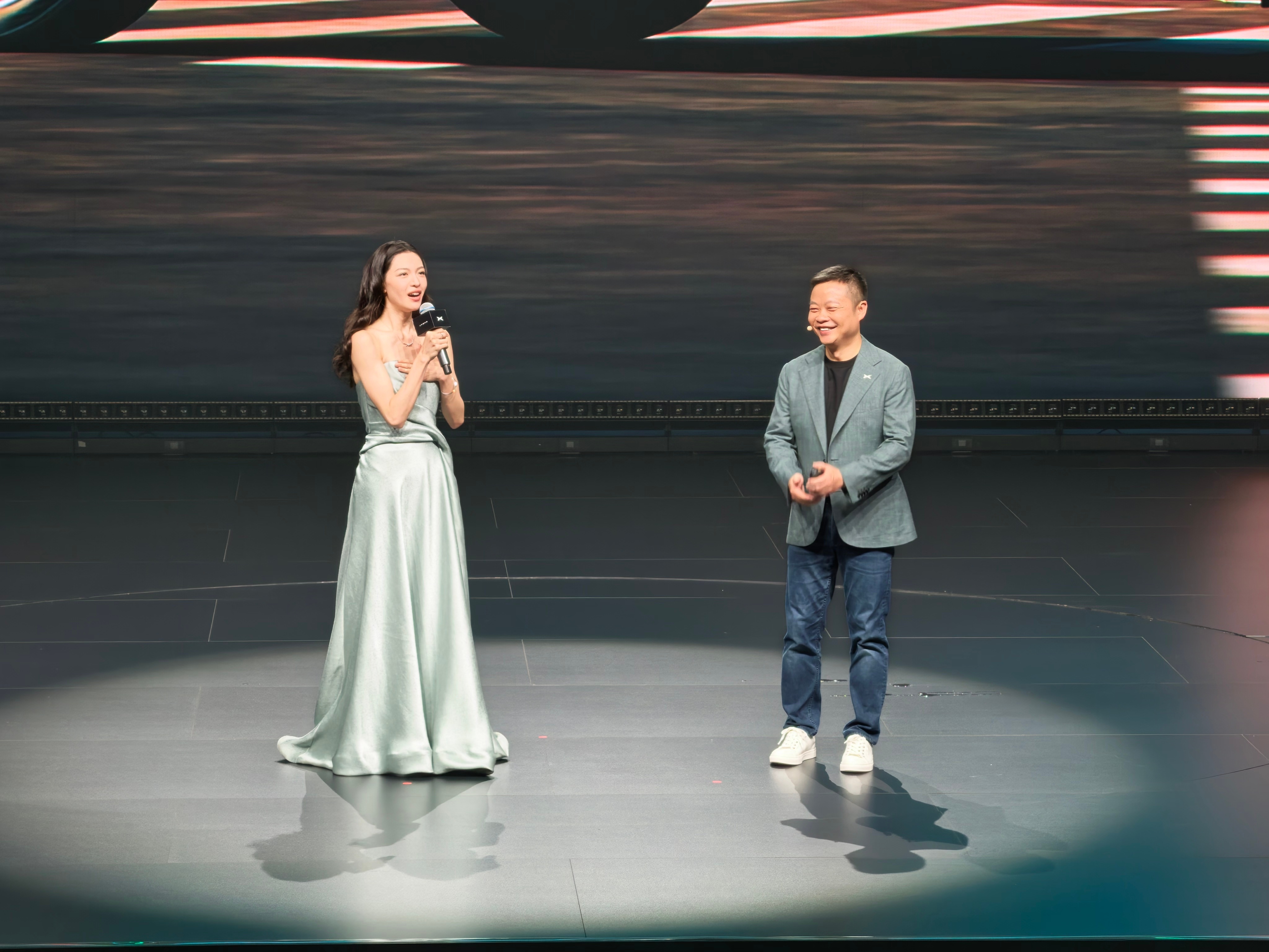全新小鹏P7太高级了小鹏P7把情绪价值拉满了星瀚绿，钟楚曦的审美：独特质感，优雅