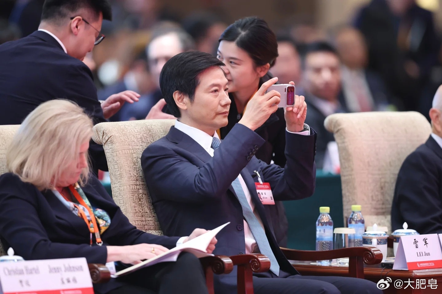 雷军壁纸 逆天改命 雷总已经这么成功了，还要改啥命啊。目标是星辰大海嘛～