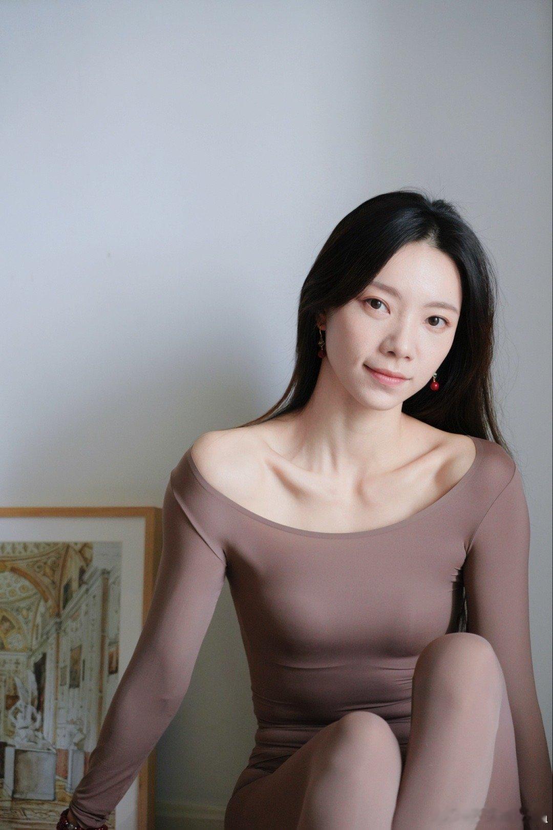 天气慢慢要降温了，正好给大家推荐一套显瘦又保暖的面膜衣，真的很好穿！这个衣服最大