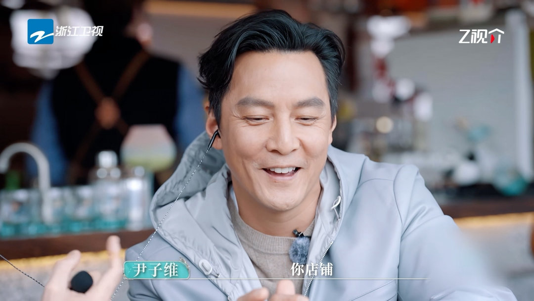 吴彦祖要请成龙喝酒 这事儿可得给我们办实了！吴彦祖调的酒，成龙大哥来喝——两位男