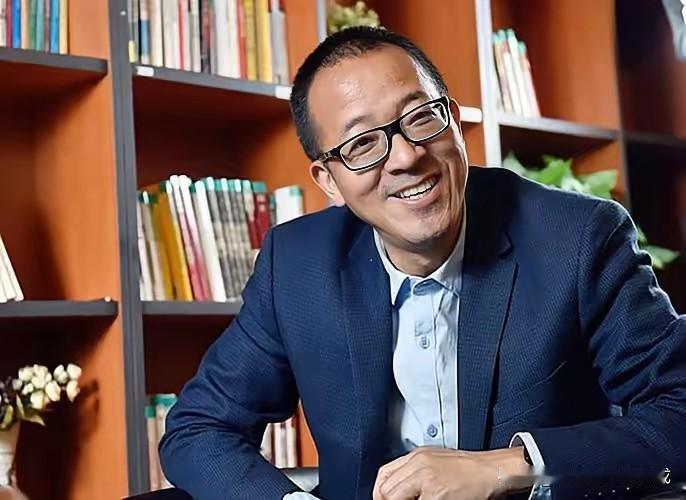 俞敏洪去了南极被员工吐槽了，回来后又被员工揭发长期加班的问题！

貌似突然明白为