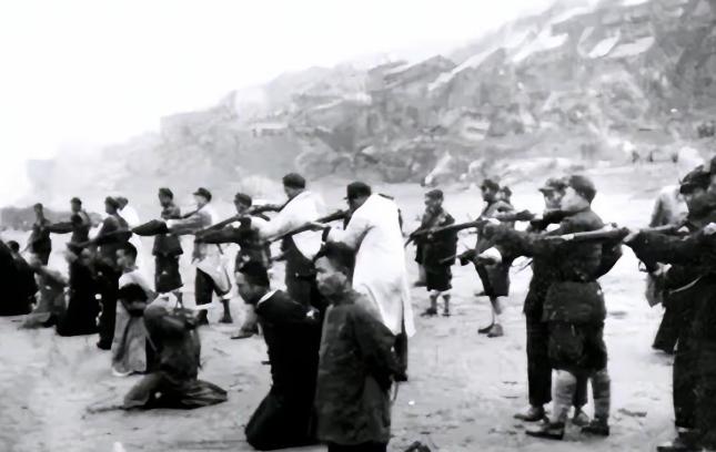 1947年8月，国民党师长李铁民下令将一百多地下党杀害，少将韩君明劝他：“老铁，