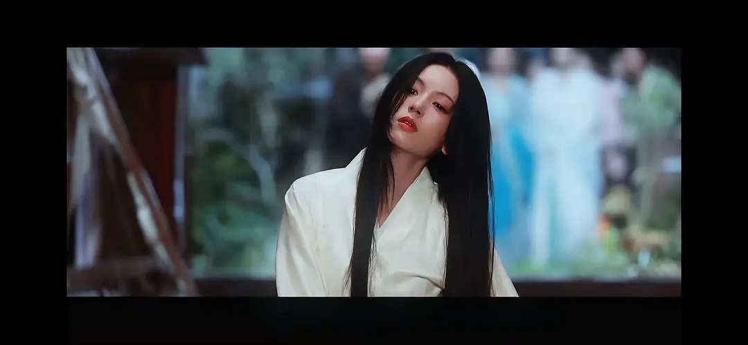 这是周也吗？感觉好不像她啊怪怪的 