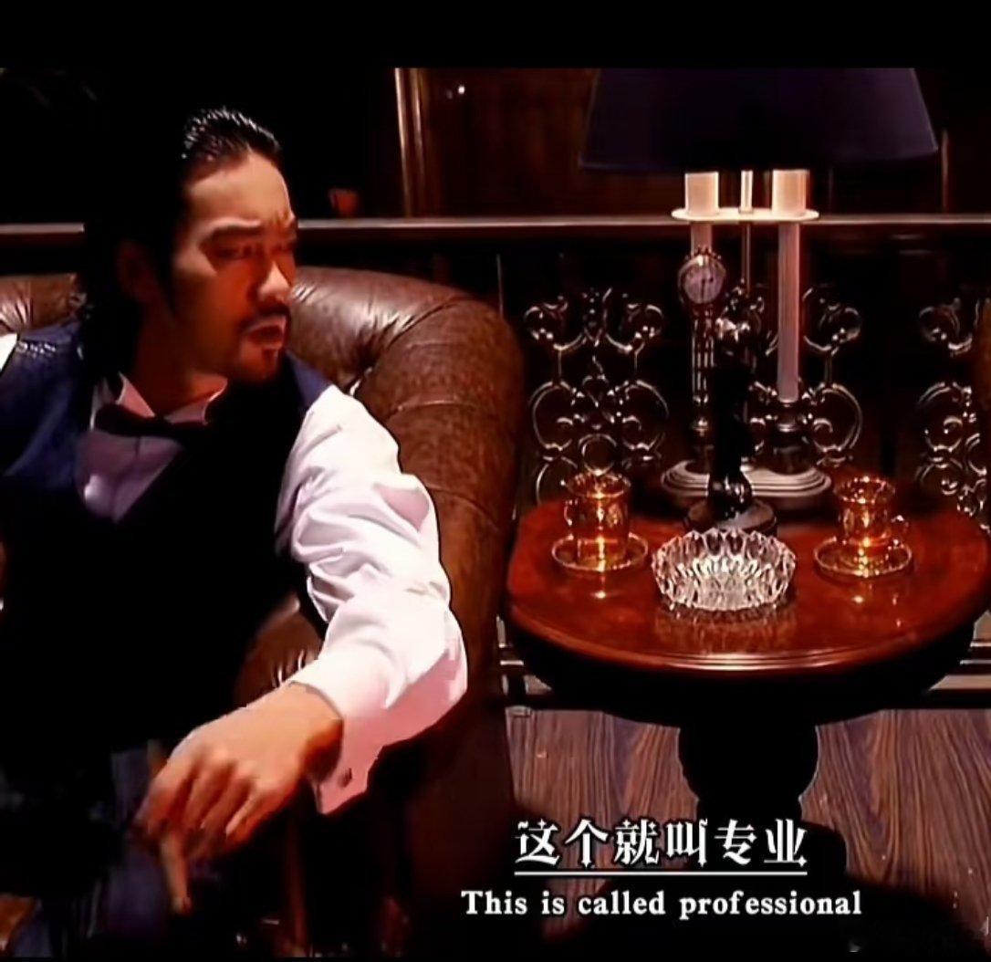 震哥这曾经还是修理厂厂长，以前是修别人的车现在自己有一车库的车，是给自己修车养车