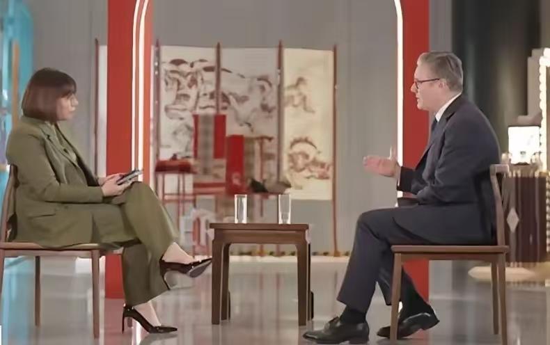 1月30日，斯塔默非常自豪地说：“通过我的沟通，中方已经明确表示，解除了对英国5