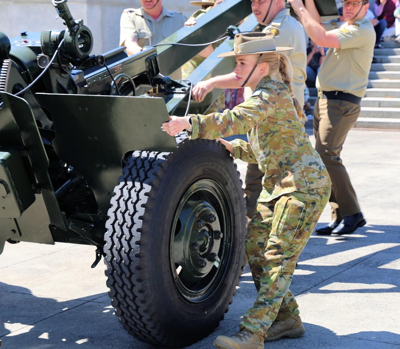 澳大利亚女炮兵