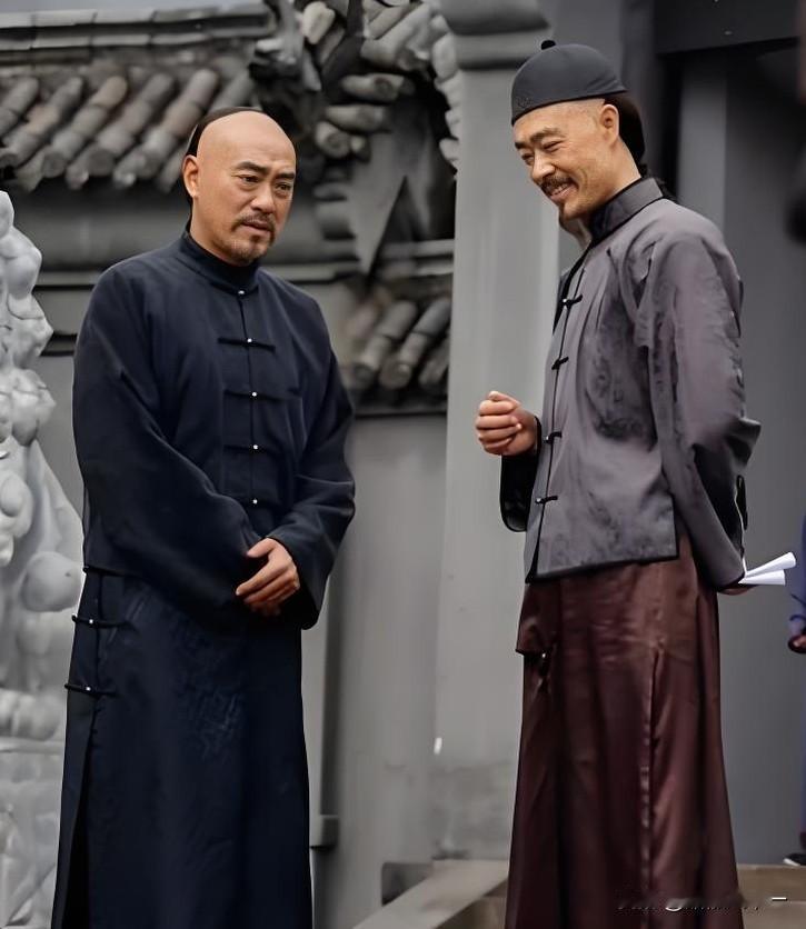 《江海潮生》最冤的，

就是这个叫徐庚年的行脚商了，

明明和张謇达成了包销生丝