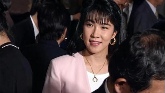 不用他们说，我们中国也知道。2026年8月，日本发布新版《防卫白皮书》，防卫相小