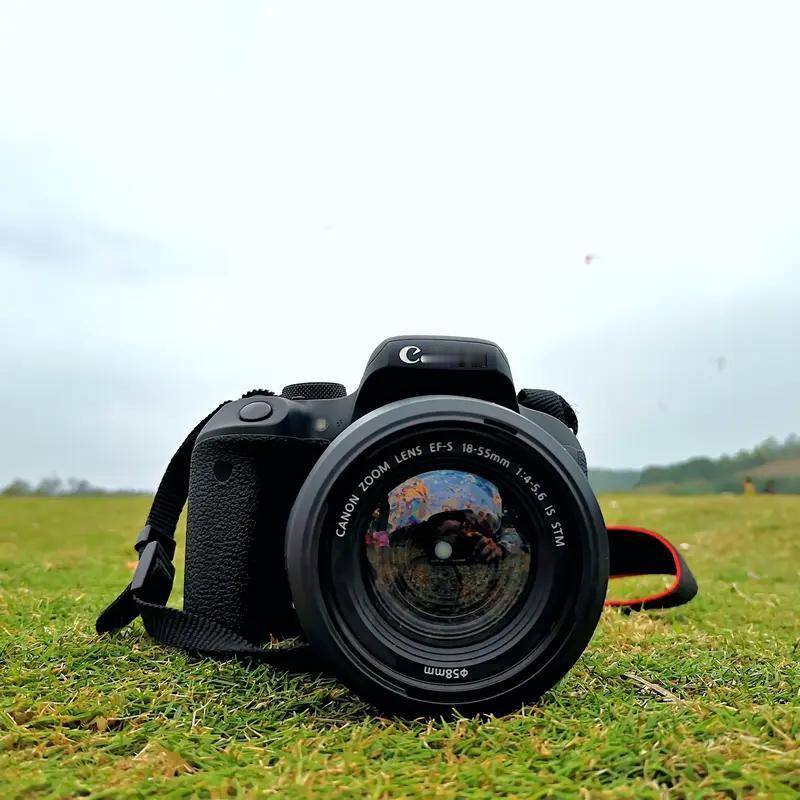 选择正确的工作行业，得结合自身兴趣和市场趋势。我有个朋友，大学学的金融，可他对摄