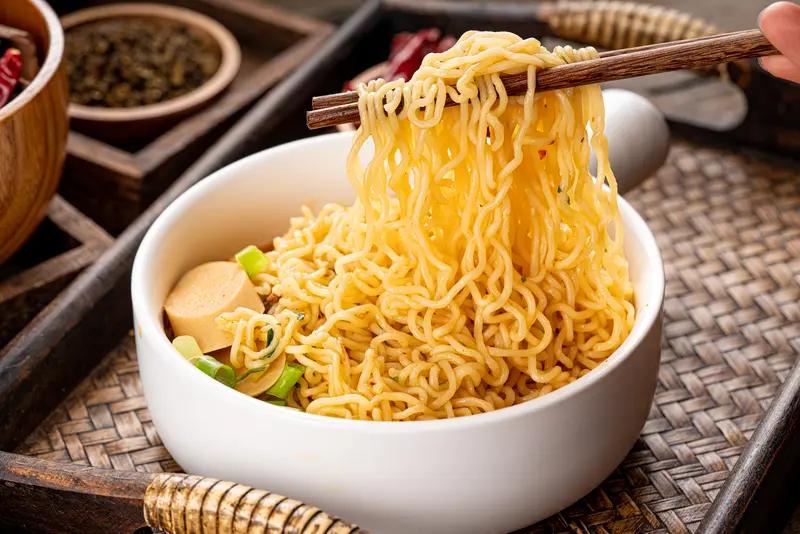 泡泡面和煮泡面在网上打起来了
泡泡面和煮泡面到底哪个更好吃？双方互不相让，各述其