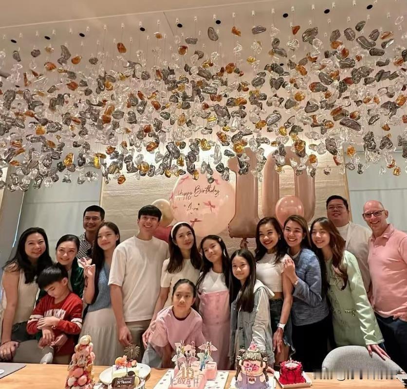泰剧女神Aff为爱女举办10岁生日宴，男友Nonkul也来了，氛围好欢乐！